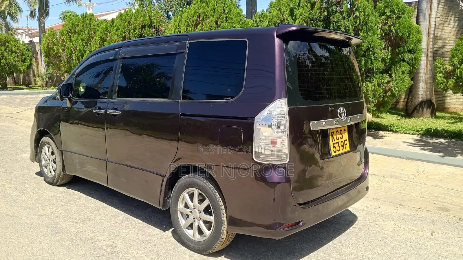 Toyota Voxy 2011 Maroon