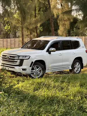 Toyota Land Cruiser 2012 White