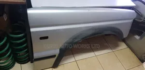 Land Rover Discovery 2 Right Side Wing. In Good Condition