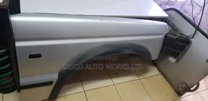 Land Rover Discovery 2 Right Side Wing. In Good Condition