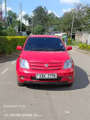 Toyota IST 2004 Red