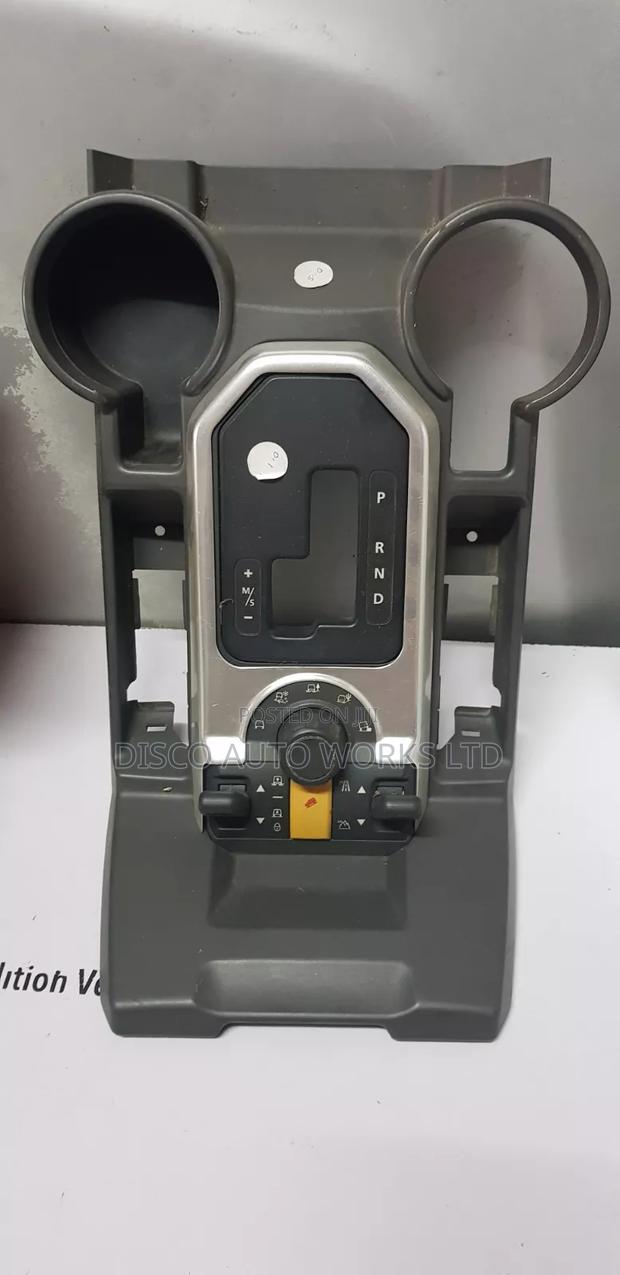 Land Rover Discovery 3 Centre Console.