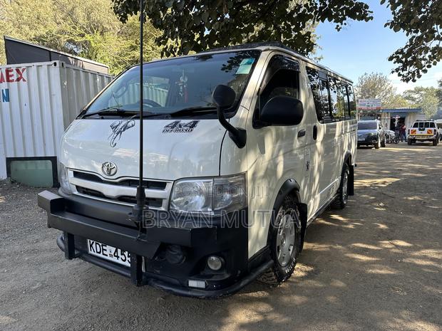 Toyota HiAce 2014 White - thumbnail 2