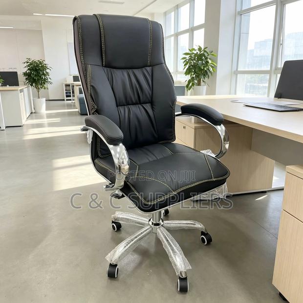 Office Leather Swivel Chair. - thumbnail 2