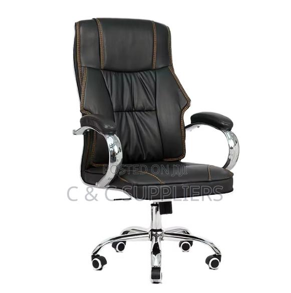 Office Leather Swivel Chair. - thumbnail 3