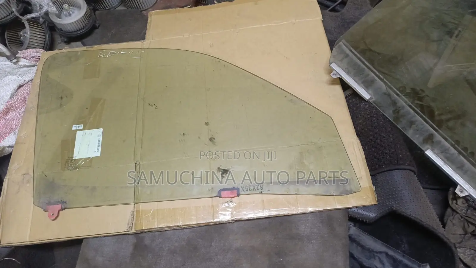 Door Glass Toyota Regius Front Right