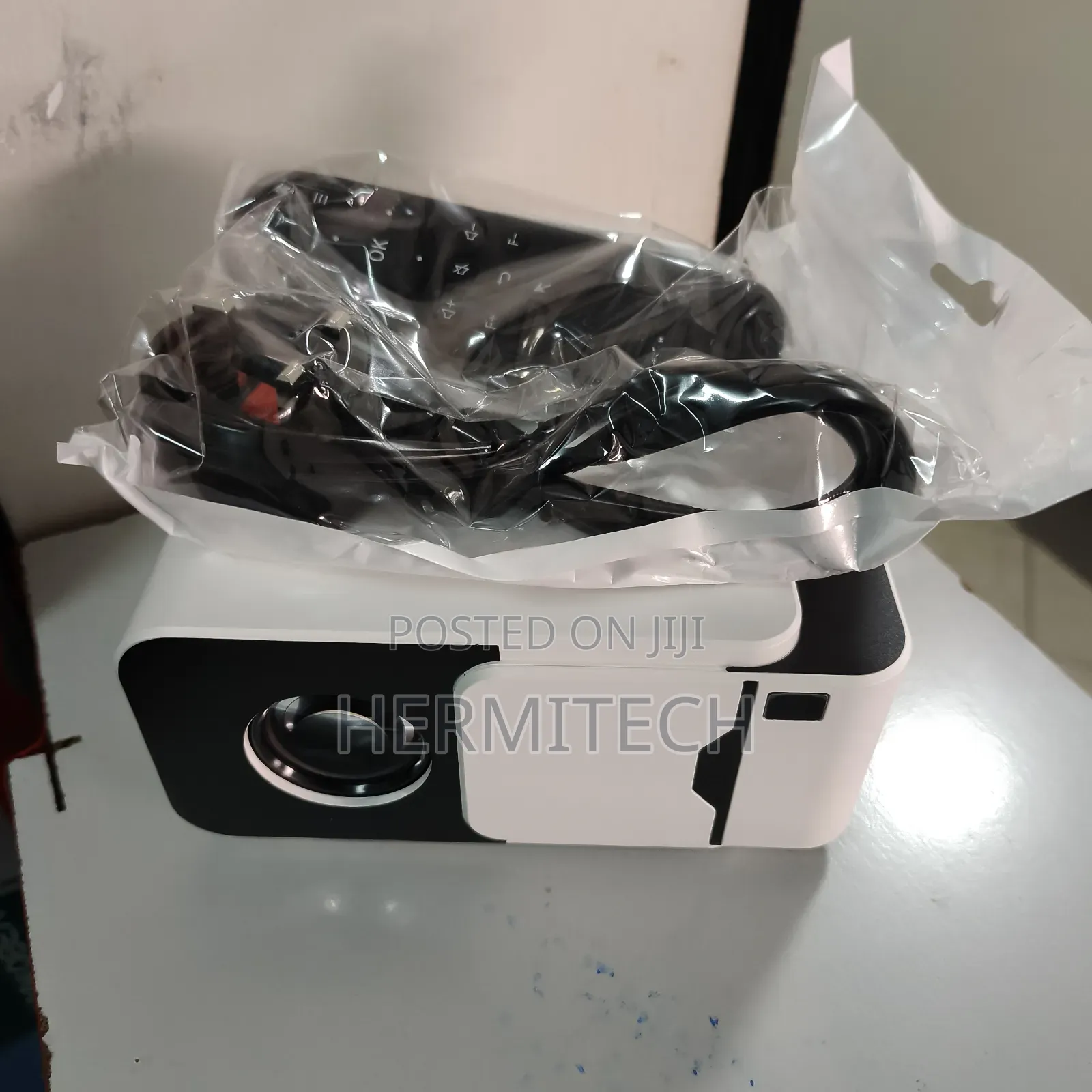 T6, Projectors Resolution Wifi Inbuilt Speakers