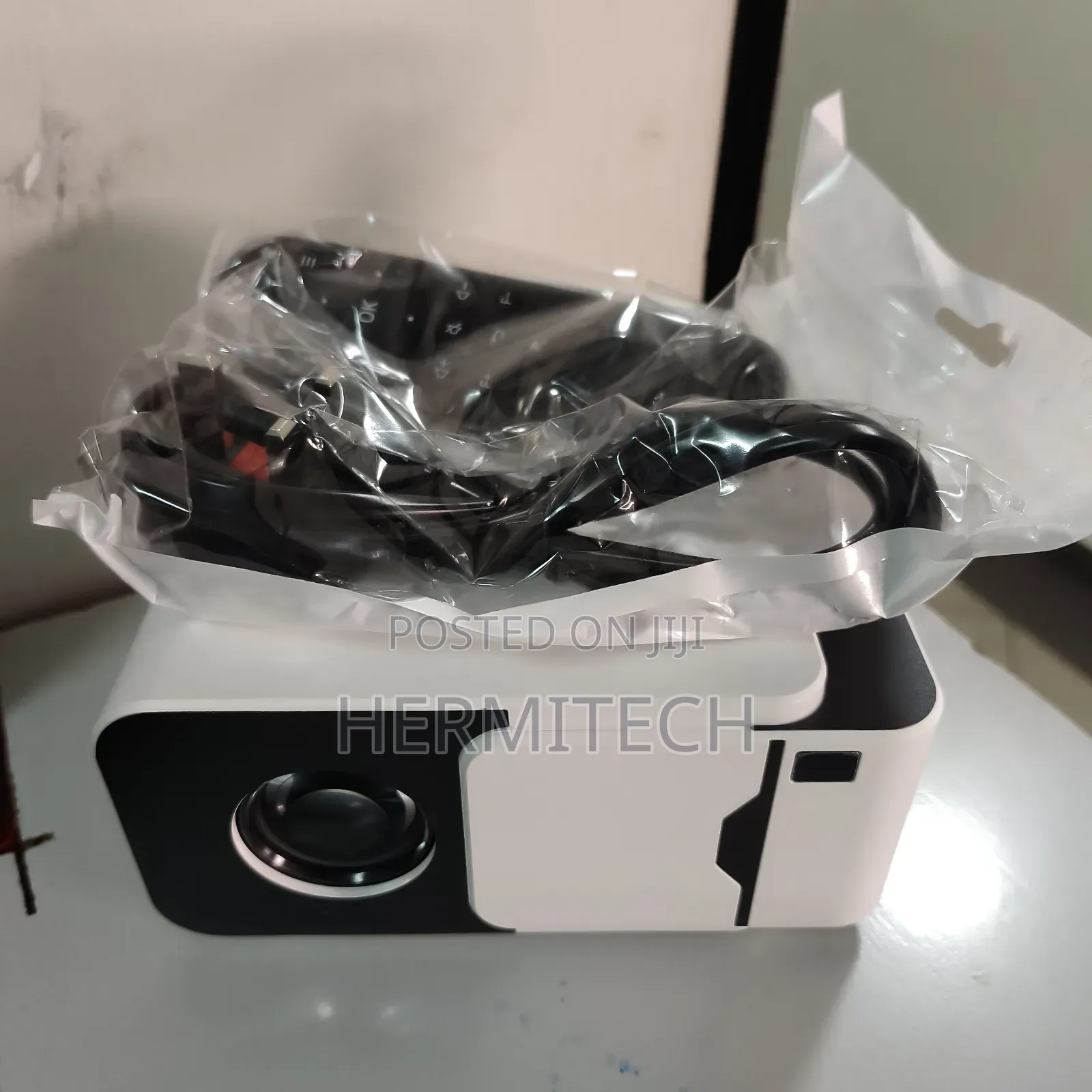 T6, Projectors Resolution Wifi Inbuilt Speakers