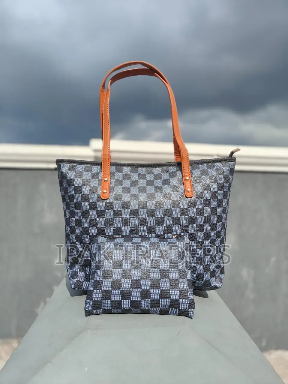 *2 in 1 Gucci Handbag*
*Offer