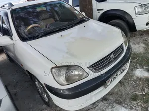 Toyota Raum 2004 White