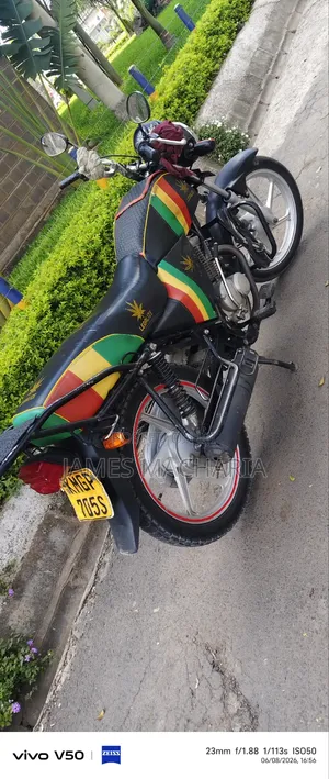 Honda CB 2025 Red