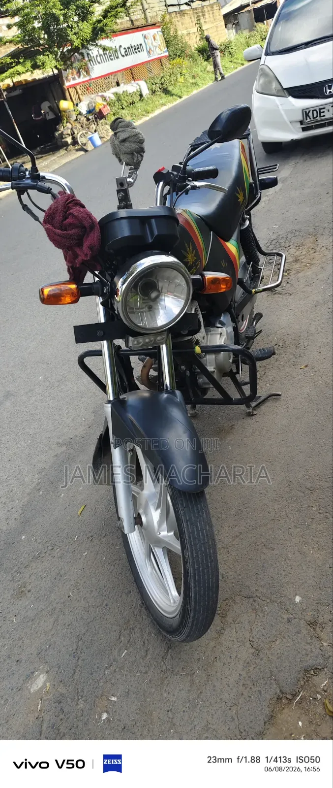 Honda CB 2025 Red