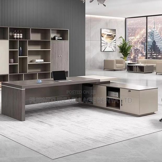 5.25 Feet Ceo Executive Office Desk - thumbnail 4