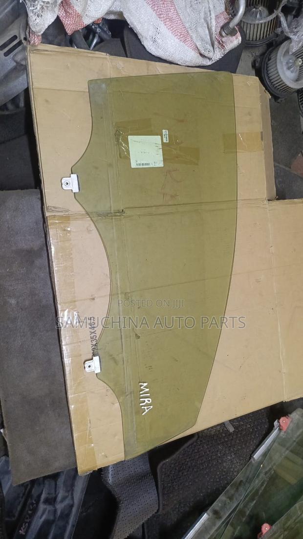 Door Glass Daihatsu Mira Front Right