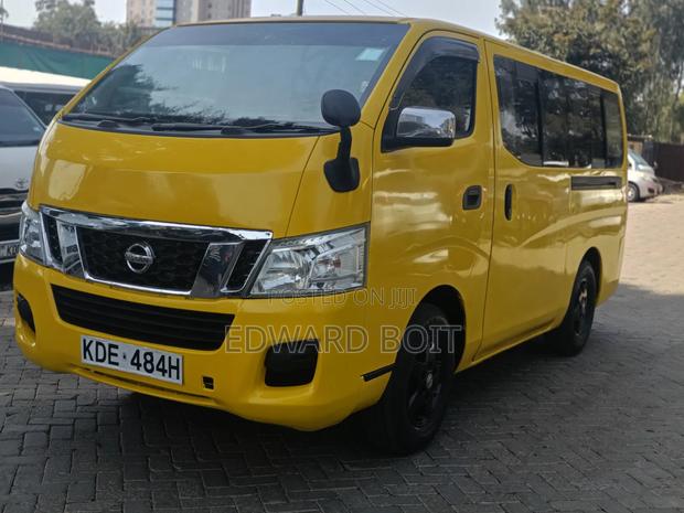 Nissan Caravan (Urvan) 2013 Yellow