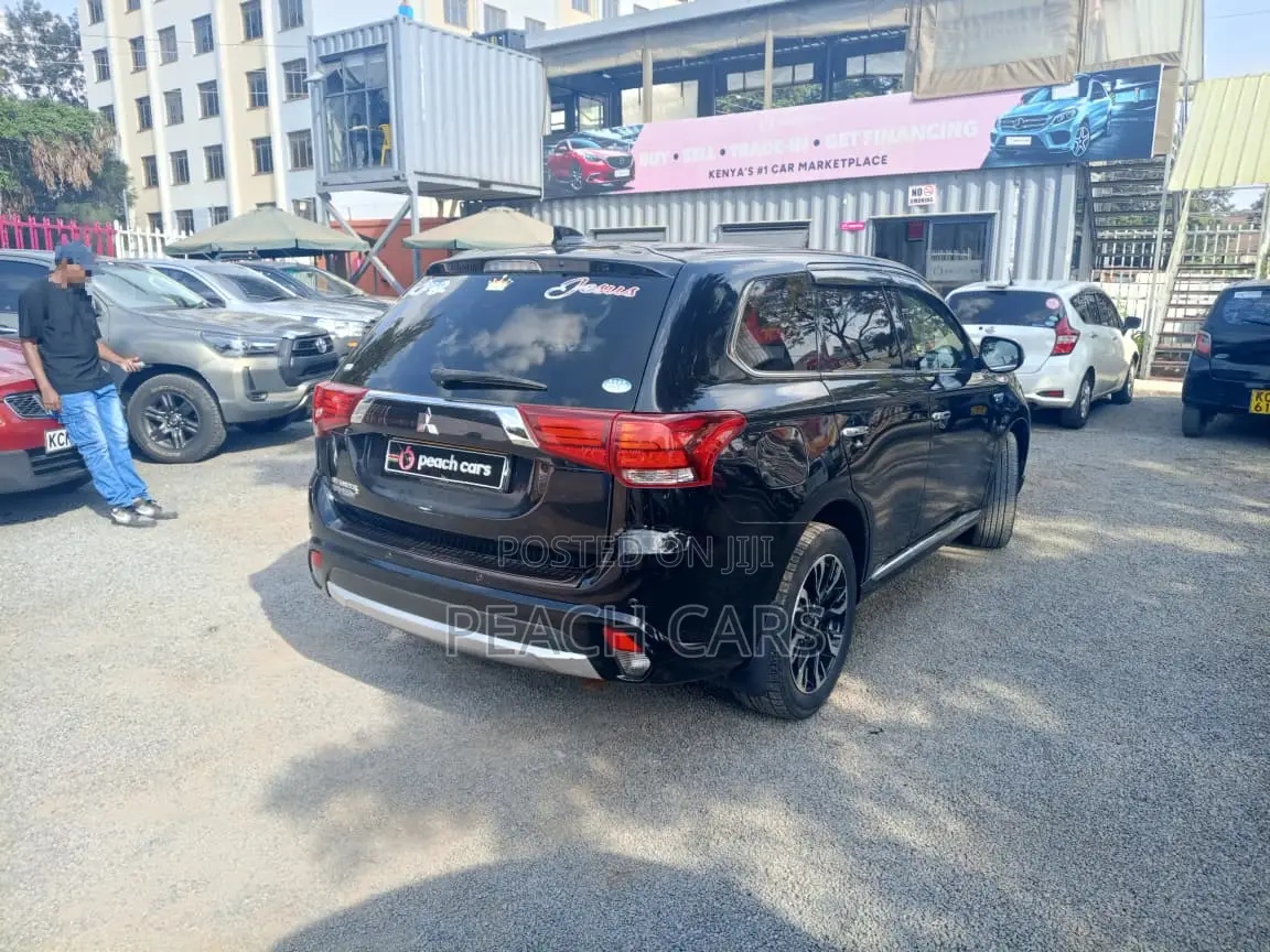 Mitsubishi Outlander 2015 Black