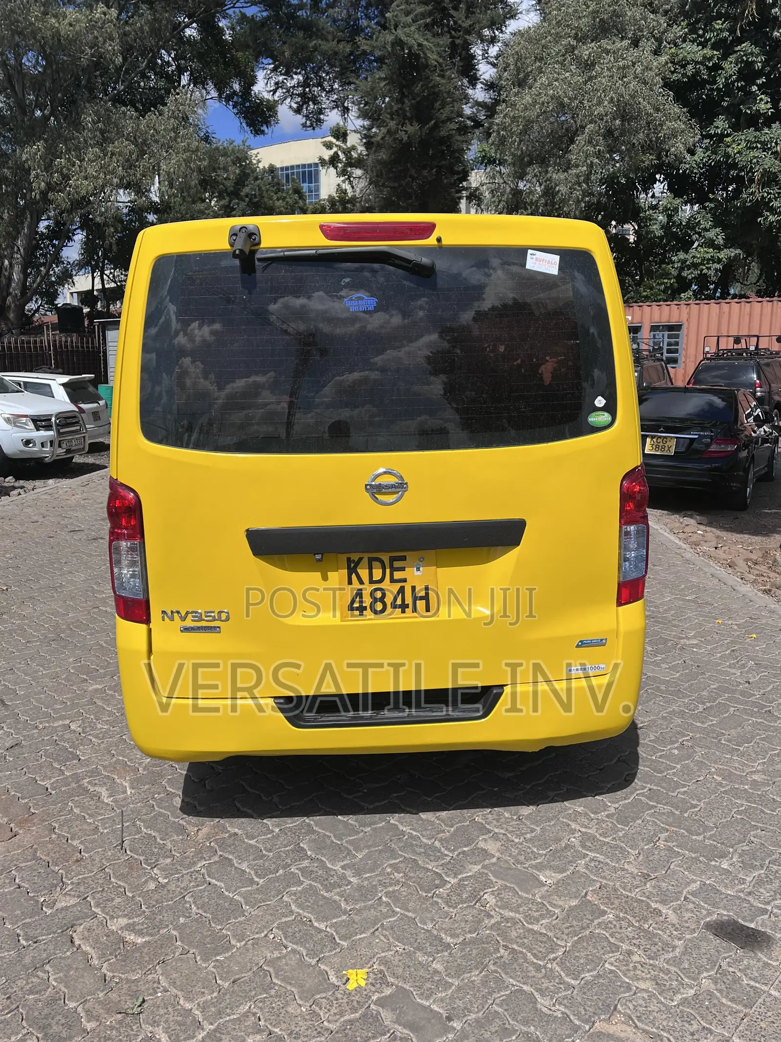 Nissan Caravan (Urvan) 2013 Yellow