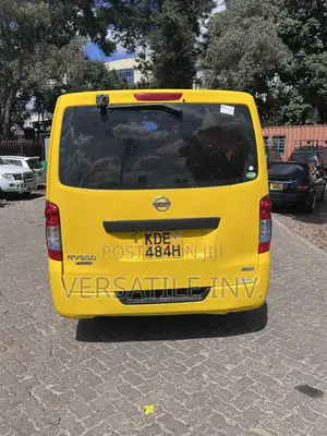 Nissan Caravan (Urvan) 2013 Yellow