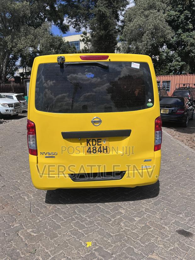 Nissan Caravan (Urvan) 2013 Yellow - thumbnail 4