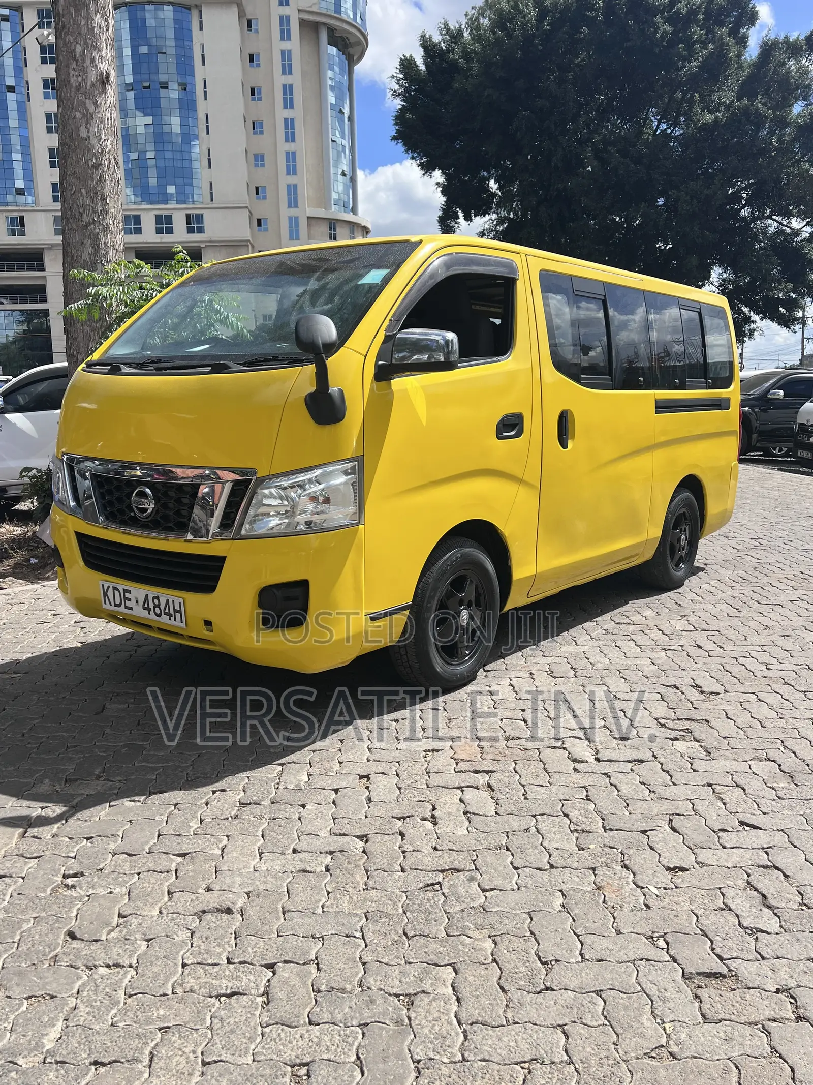 Nissan Caravan (Urvan) 2013 Yellow