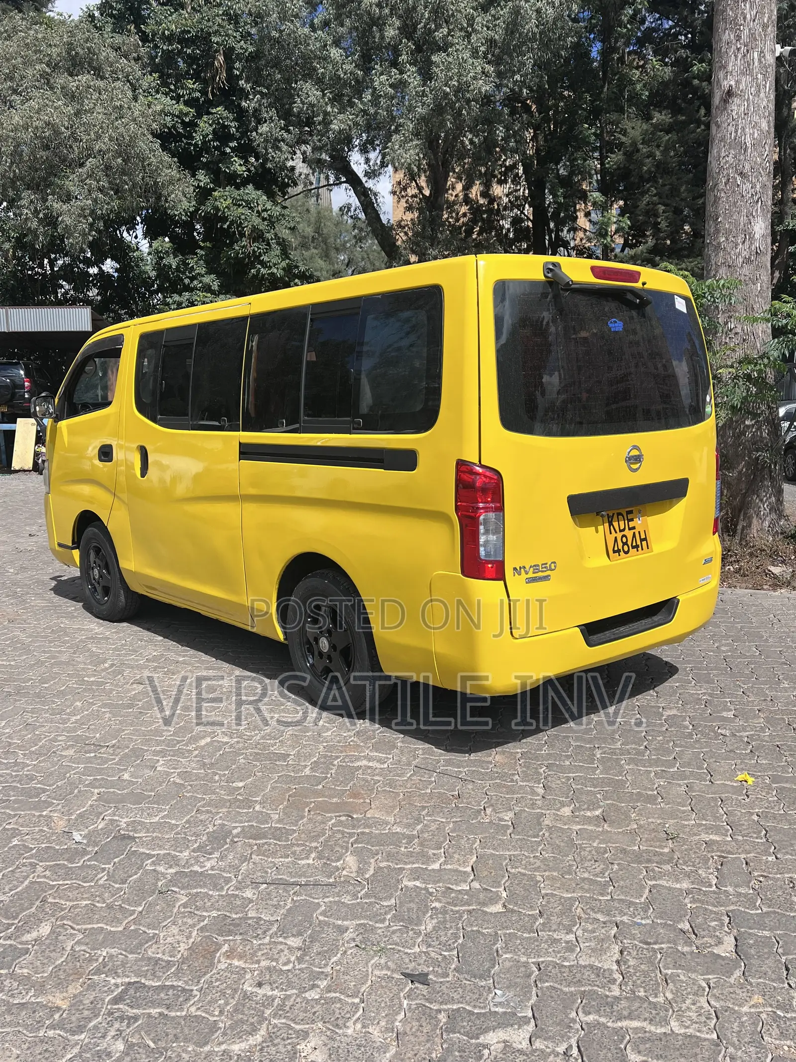 Nissan Caravan (Urvan) 2013 Yellow