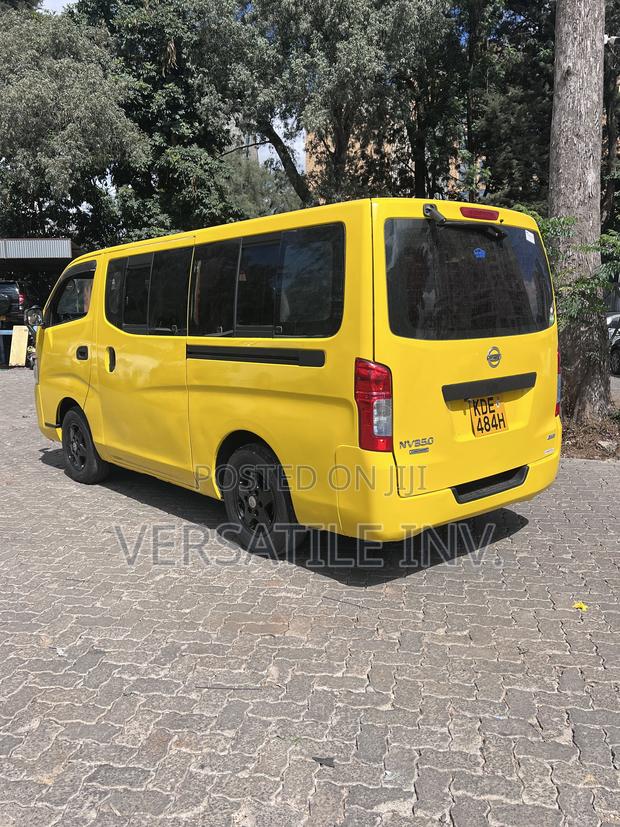 Nissan Caravan (Urvan) 2013 Yellow - thumbnail 6