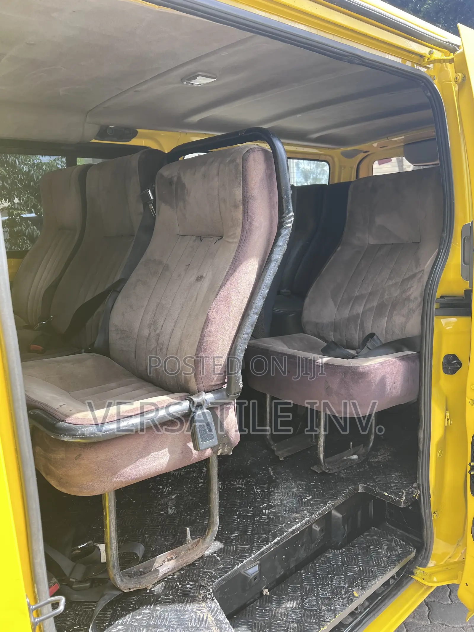 Nissan Caravan (Urvan) 2013 Yellow
