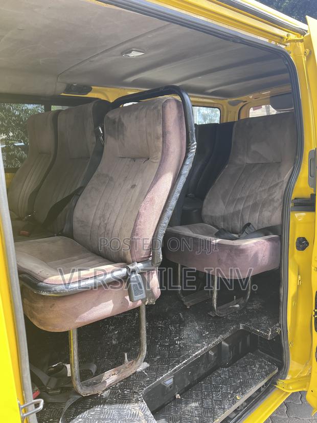 Nissan Caravan (Urvan) 2013 Yellow - thumbnail 10