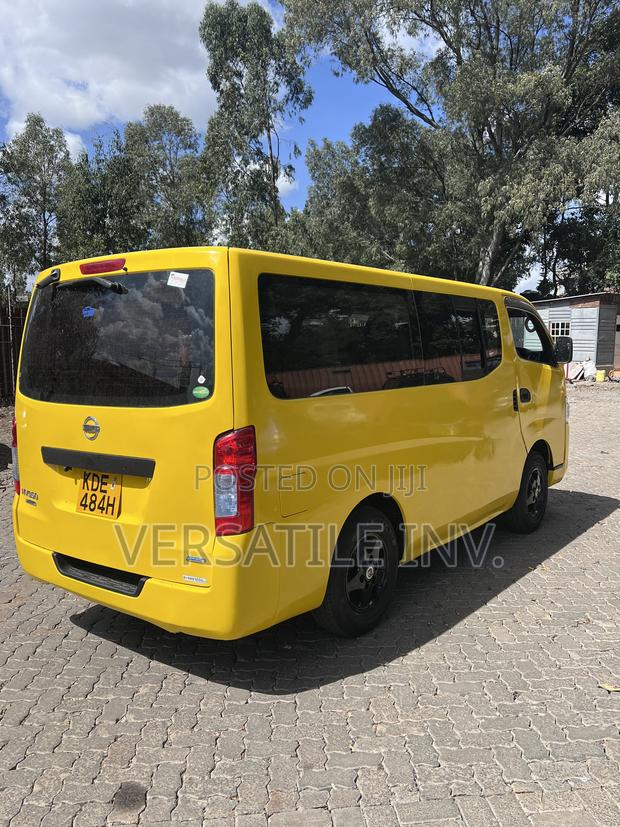 Nissan Caravan (Urvan) 2013 Yellow - thumbnail 9