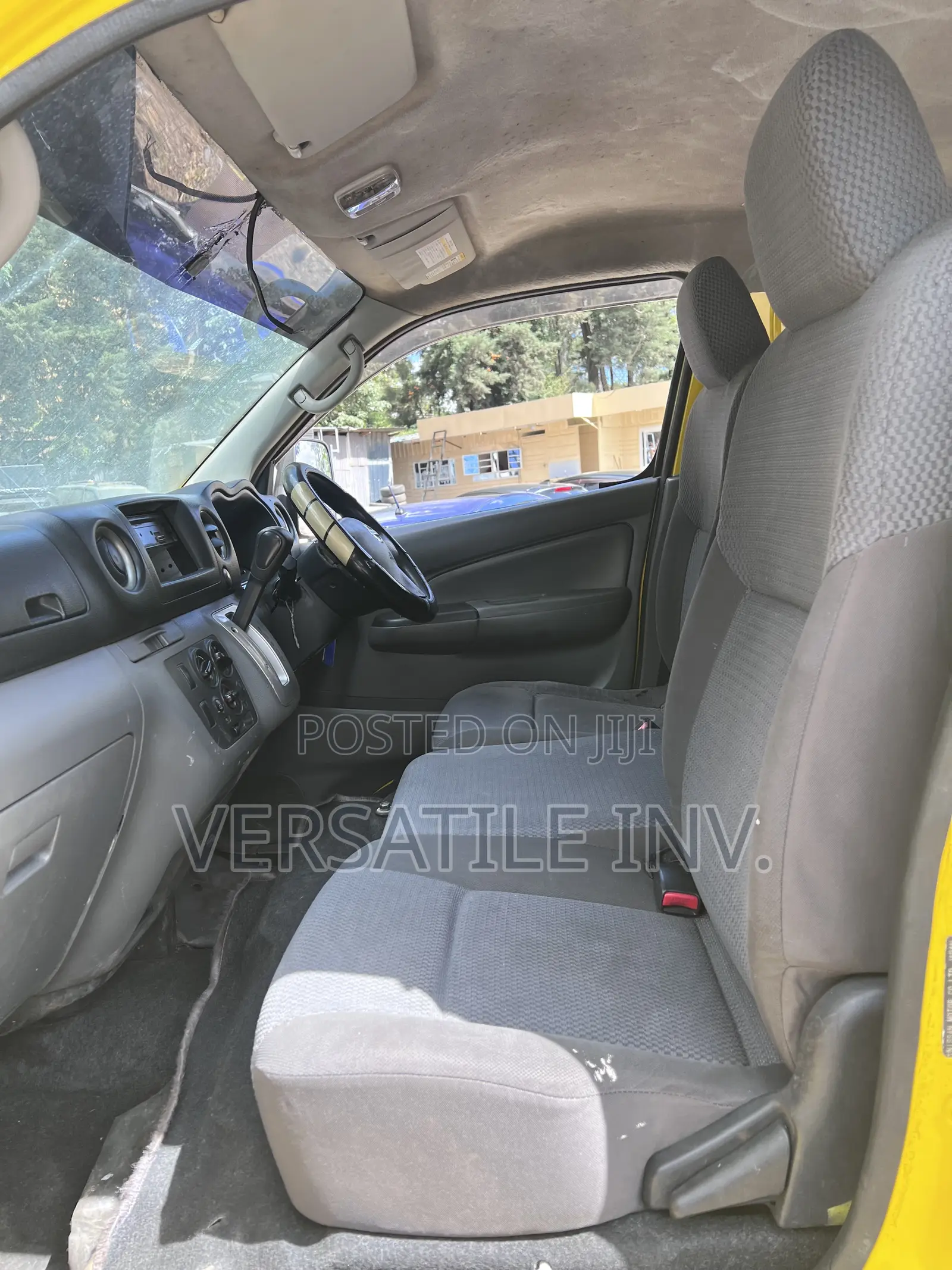 Nissan Caravan (Urvan) 2013 Yellow