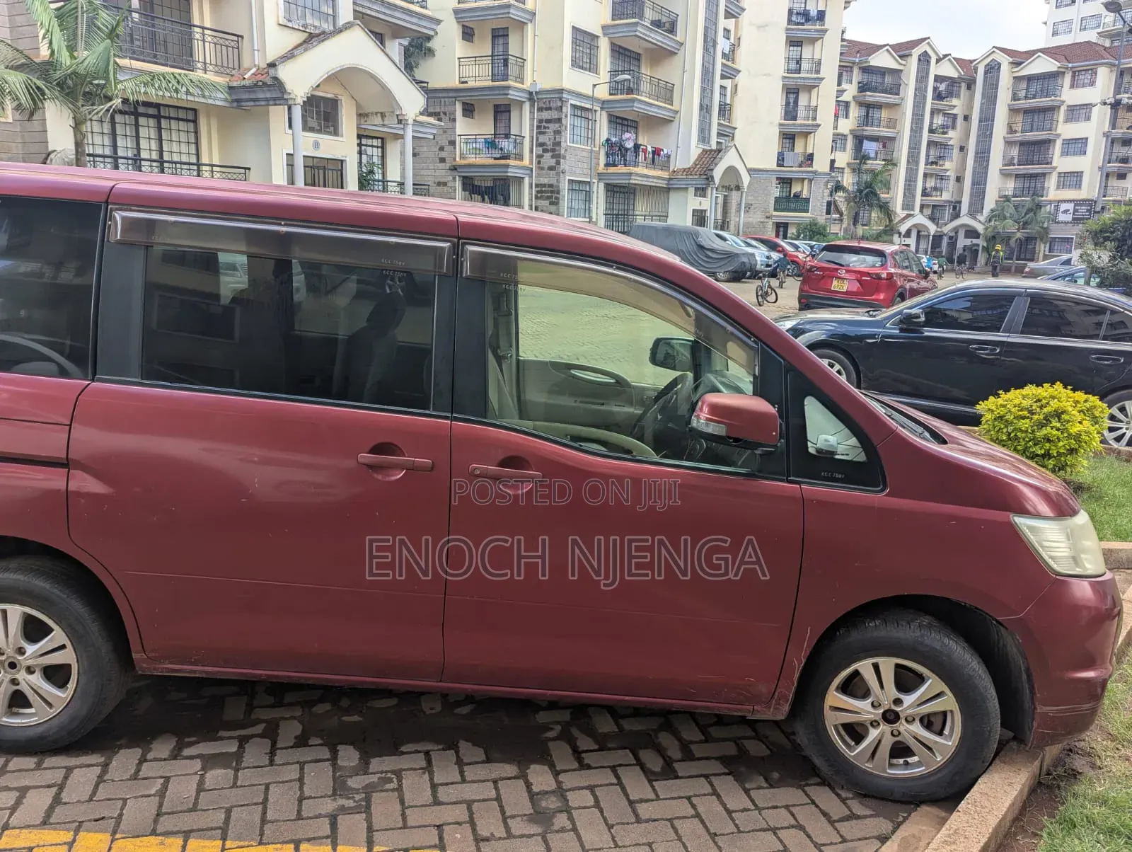 Nissan Serena 2013 Maroon