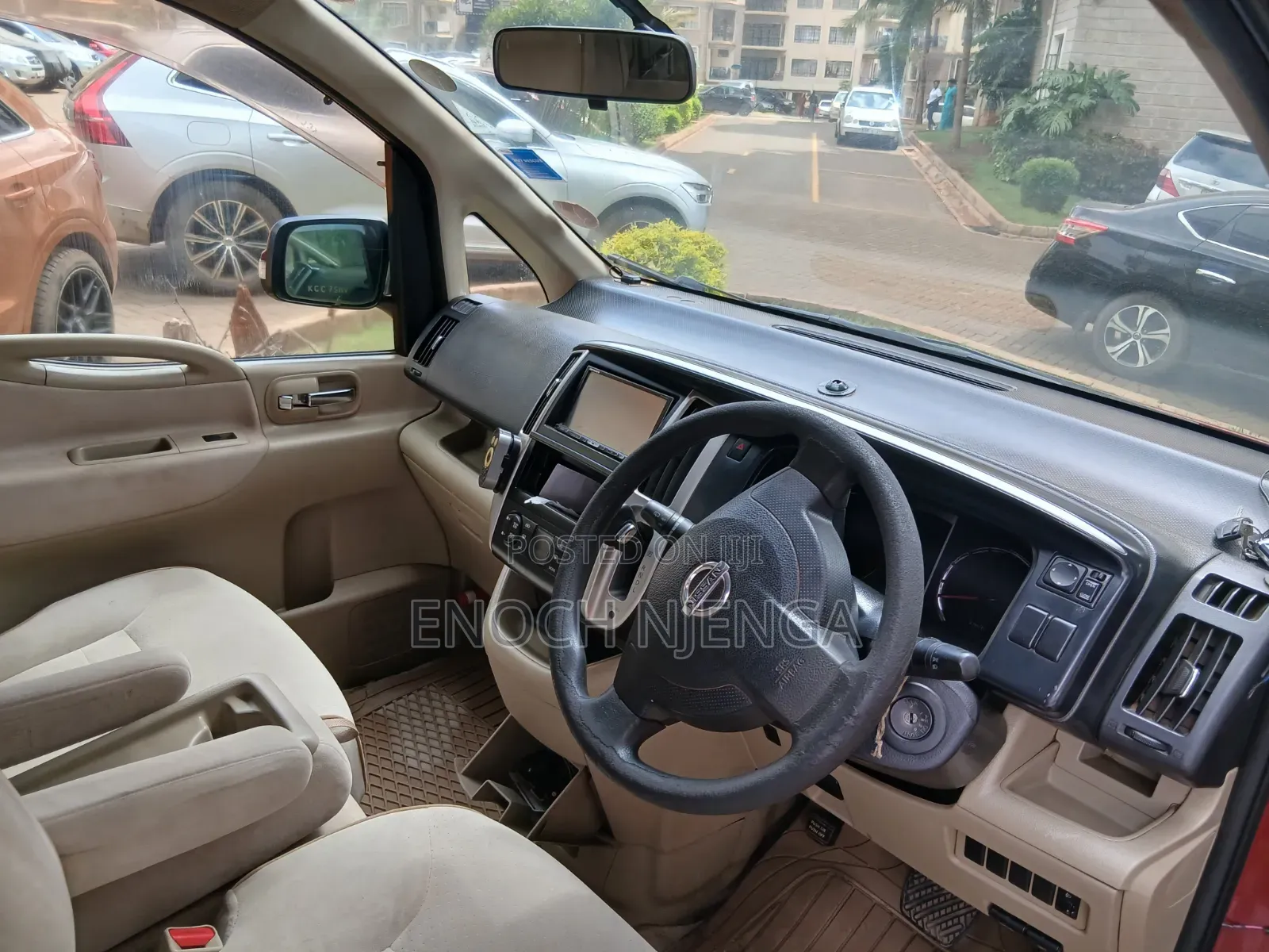 Nissan Serena 2013 Maroon