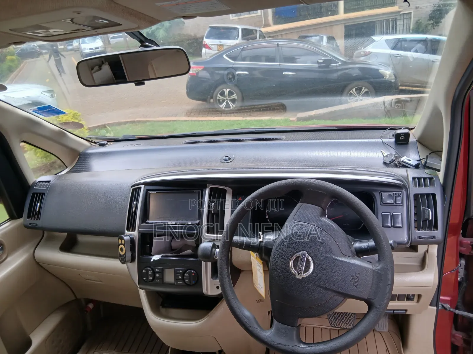 Nissan Serena 2013 Maroon