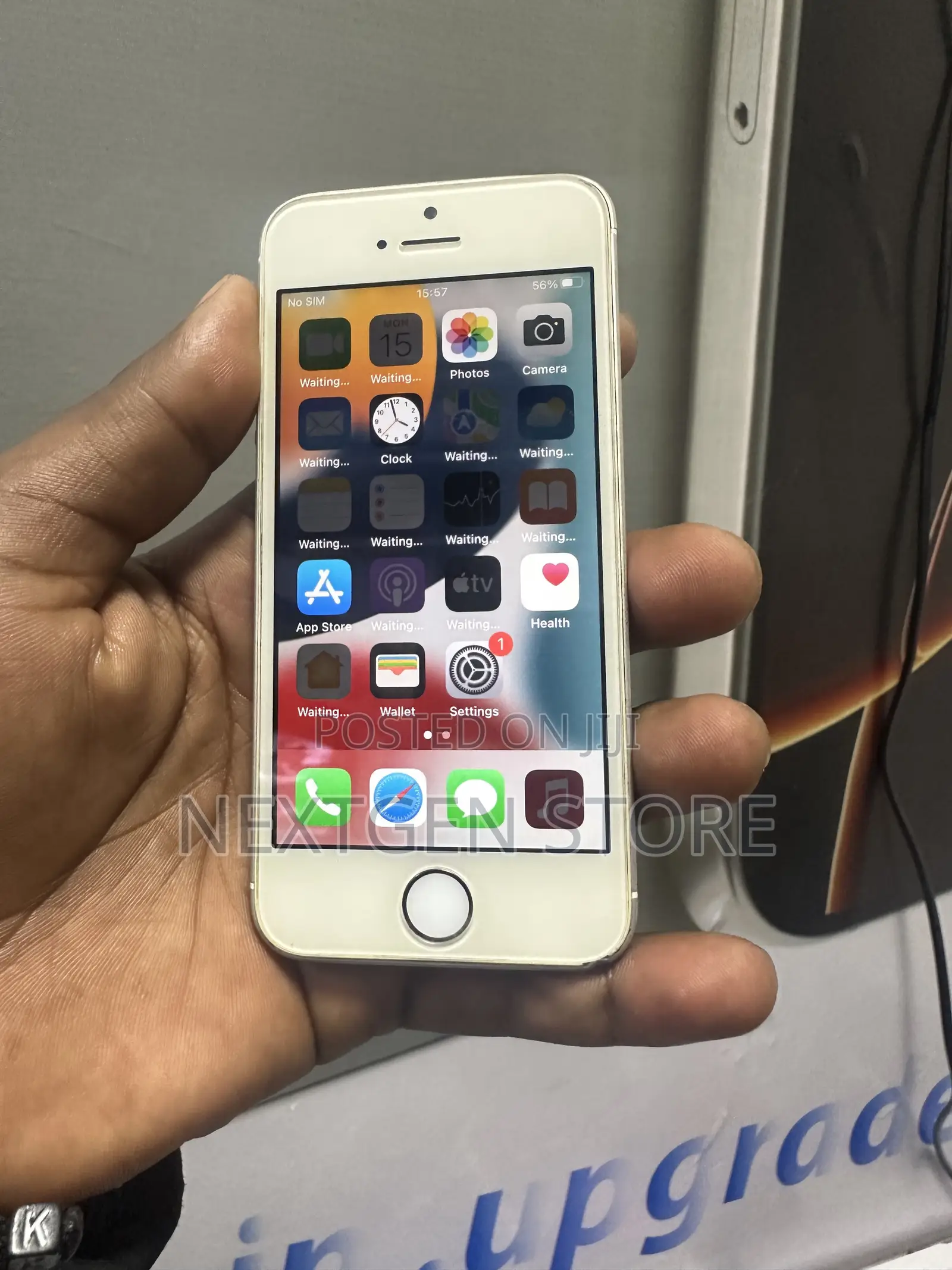 Apple iPhone SE 64 GB Gold