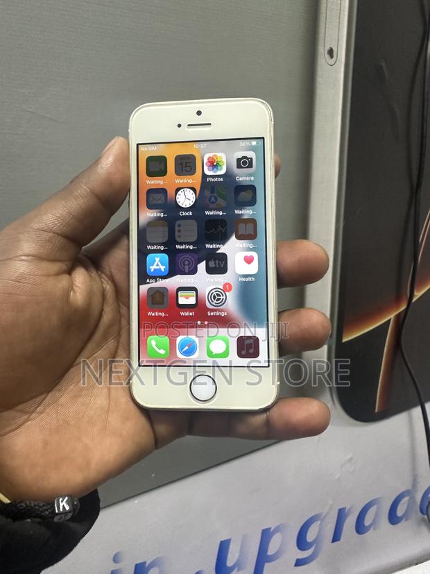 Apple iPhone SE 64 GB Gold - thumbnail 3