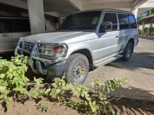 Mitsubishi Pajero 2011 Silver