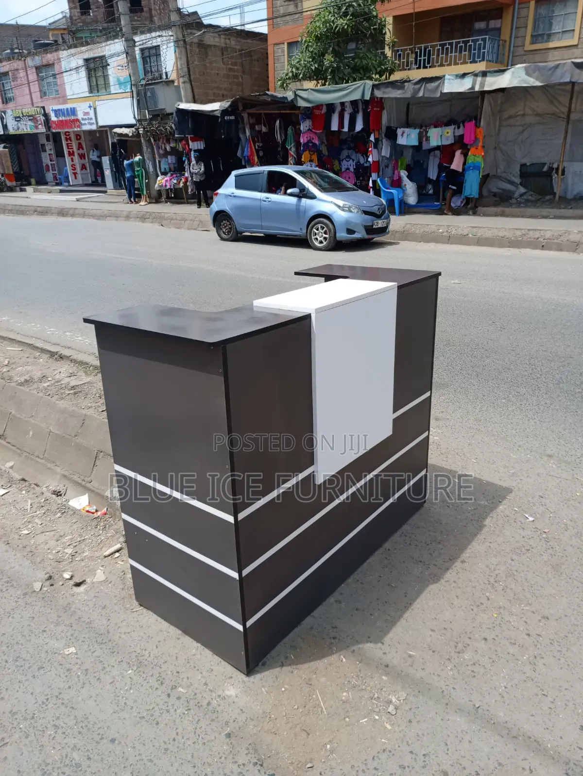 Modern Office Waiting Desk