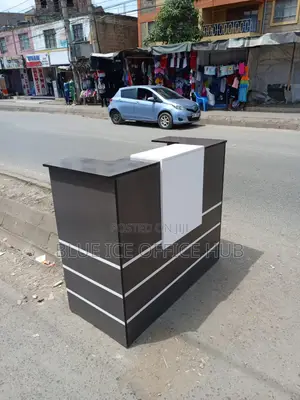 Modern Office Waiting Desk
