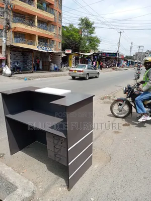 Modern Office Waiting Desk
