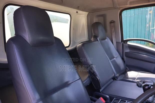 Isuzu FRR 90 2023 White - thumbnail 4