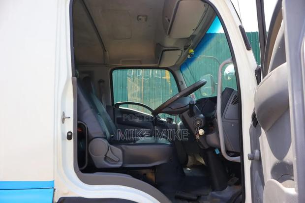 Isuzu FRR 90 2023 White - thumbnail 5