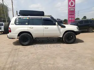 Toyota Land Cruiser Prado 2000 White