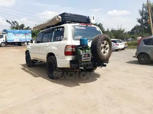 Toyota Land Cruiser Prado 2000 White