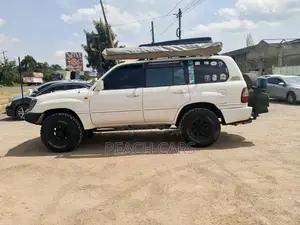 Toyota Land Cruiser Prado 2000 White
