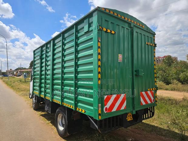 Isuzu NMR Truck - thumbnail 3