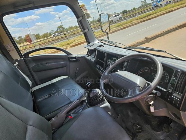 Isuzu NMR Truck - thumbnail 5