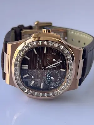 Patek Philippe Nautilus 5712r Moon Phase Rose Gold Diamond Bezel