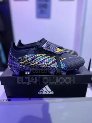 Adidas Predator Elite Fold-Over Tongue Kaká Signature Football Boot.