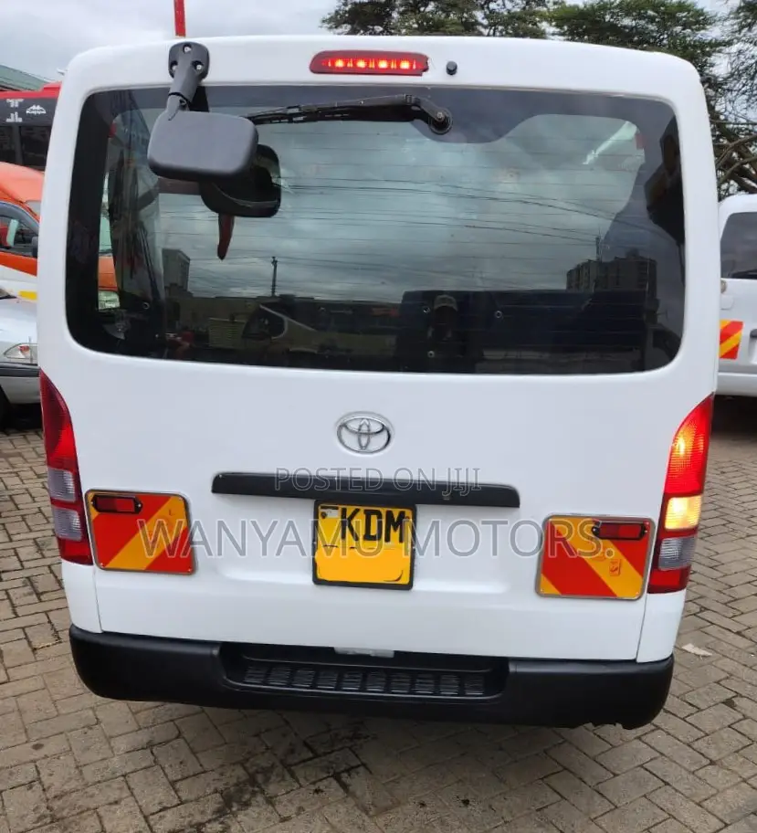 Toyota HiAce 2015 White