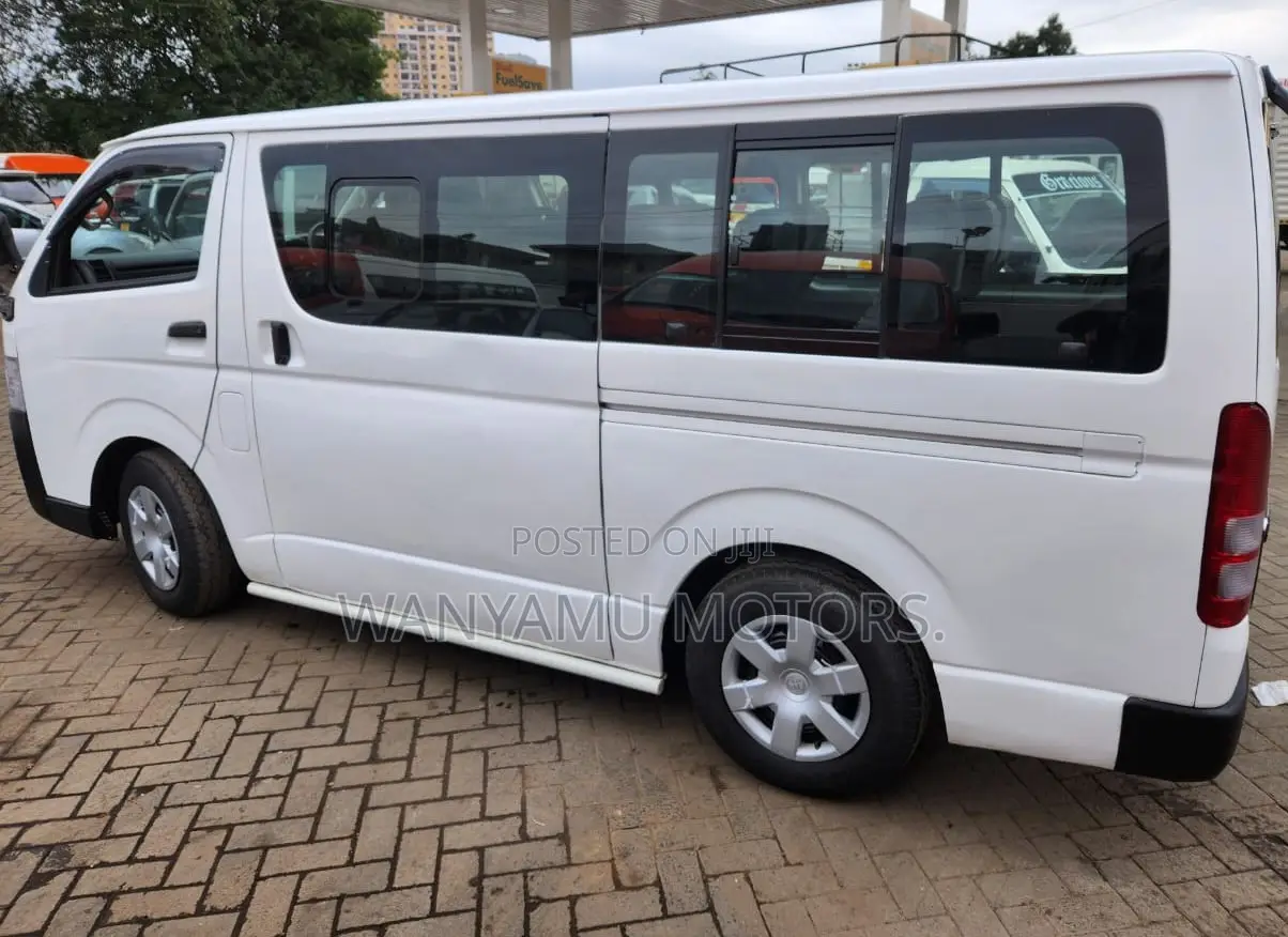 Toyota HiAce 2015 White